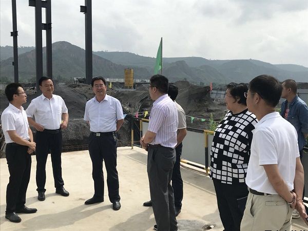 市人大常委會(huì )黨組副書(shū)記、副主任樊文浩一行調研泓源公司項目建設情況(圖2)